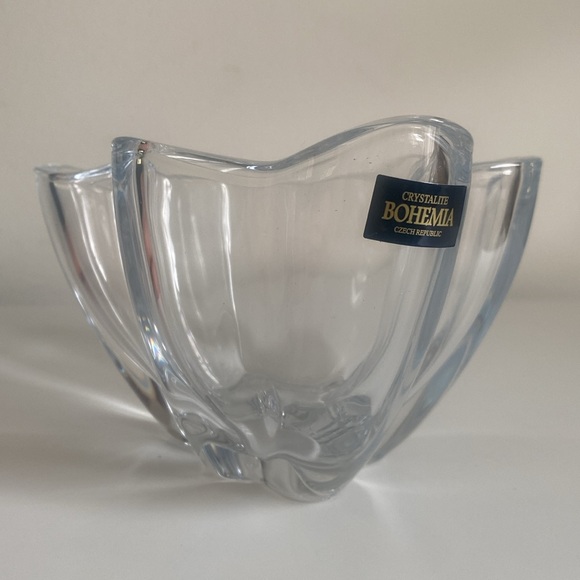 BOHEMIA CRYSTAL VULCANO BOWL NWT Asymmetrical Design - Picture 3 of 10